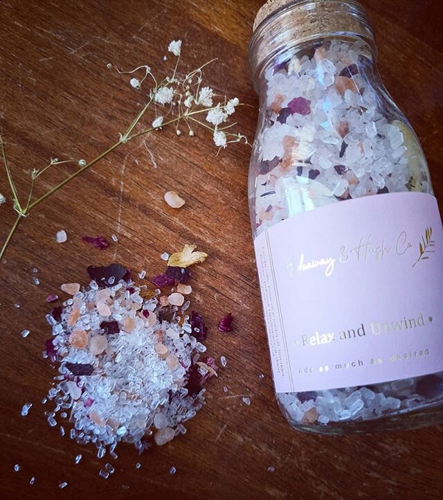 Shut the door, Put your phones away put on music or a podcast if that's what your into add the desired amount to your bath and walluh half an hour and you can get your hands on this beauty &bull;220grams of luxury&bull; 💜🌿
#SmallBusiness #Candles #