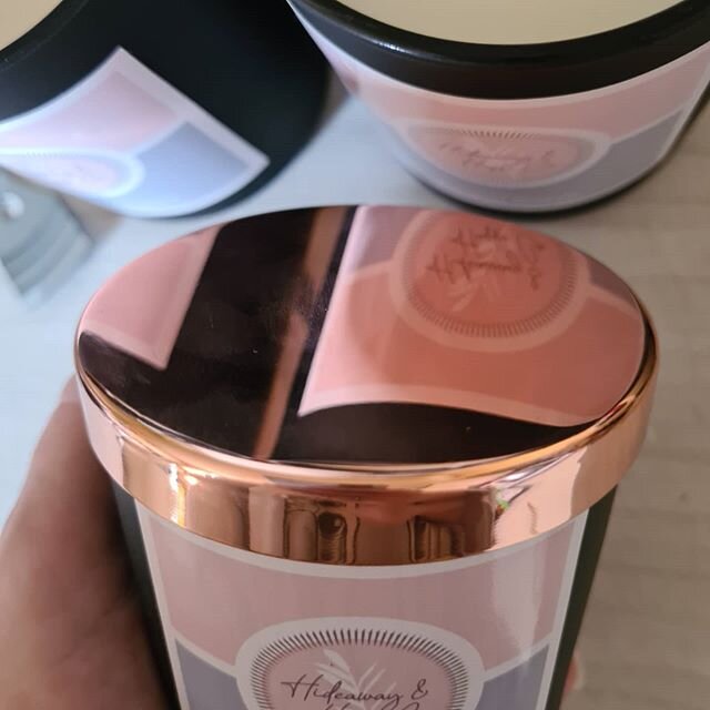 hey guys! it's your lucky day bath salts being released at 12 😍 but on another note anyone who orders the medium candle with white washed lid with recieve this elegant rose gold shine lid instead as with impulse buyers buying i still haven't got my 