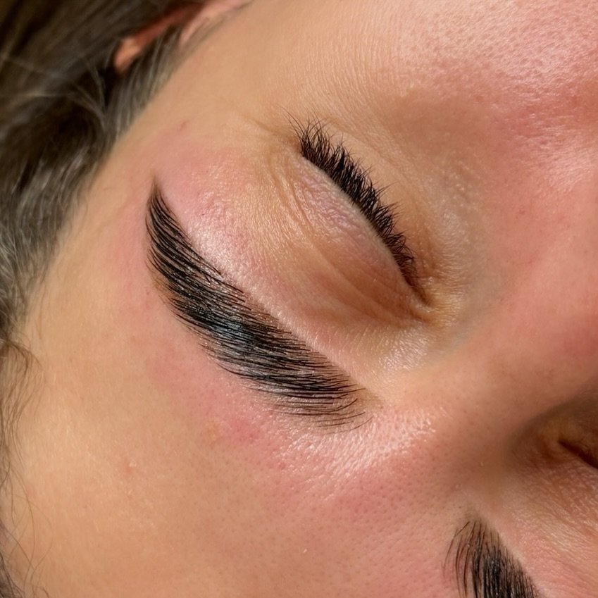 Is it time for a touch up? ✨
Link in bio to book in for all your brow, lashes and skin needs 

#goldcoastbrows #beautyboutique #browlamination
