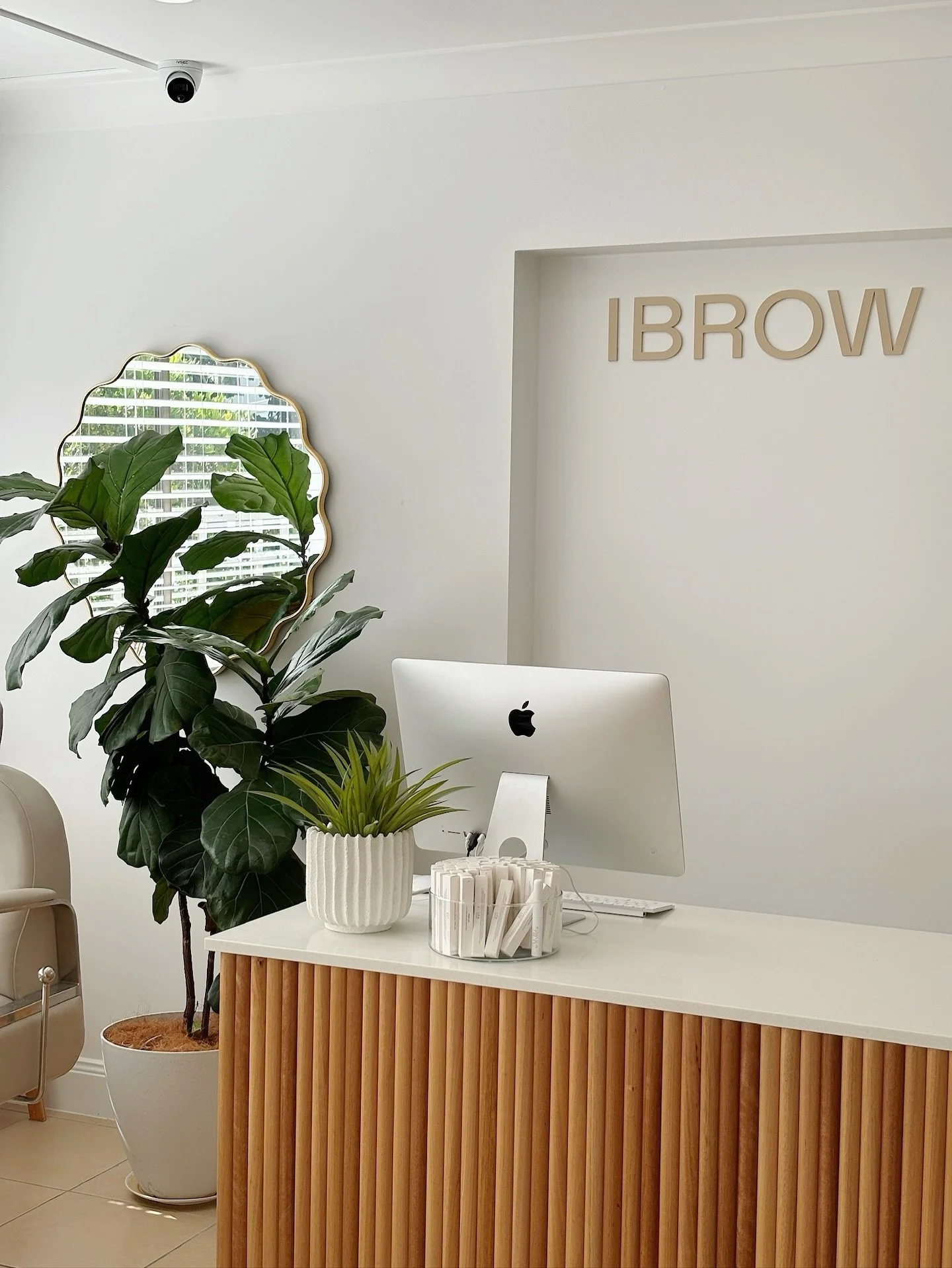 Brow Fact ~ Eyebrow hair has one of the shortest growth cycles on the body&hellip; that&rsquo;s why your brow appointments are so important! 

Link in bio to schedule your next brow appointment.