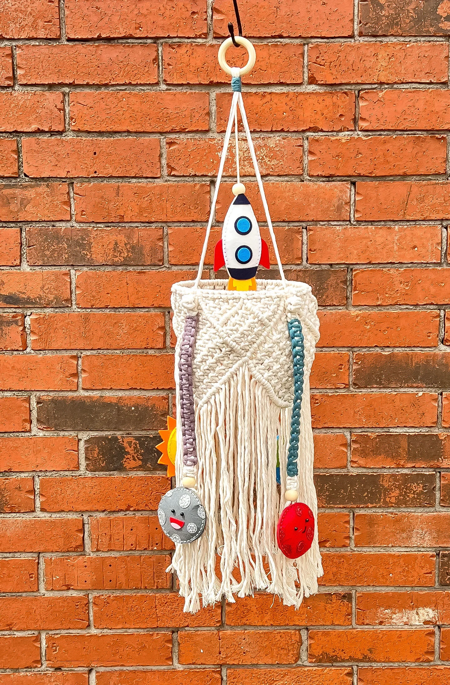 5D75A606-3A32-4AB7-854A-98575D24D948