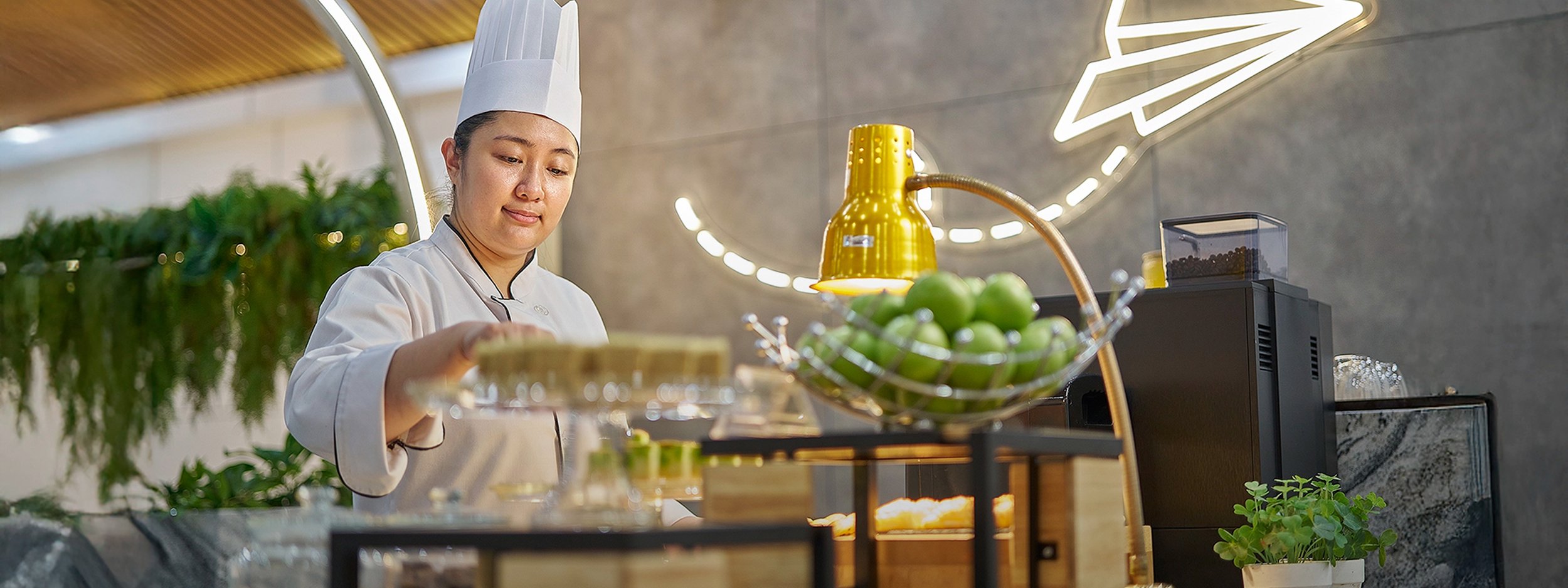 aiport-dining-banner-chef.jpg