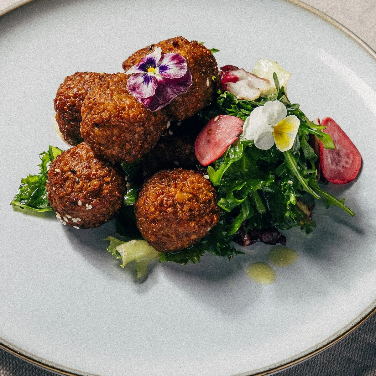 airport-dining-bites-plates-dishes-1.jpg