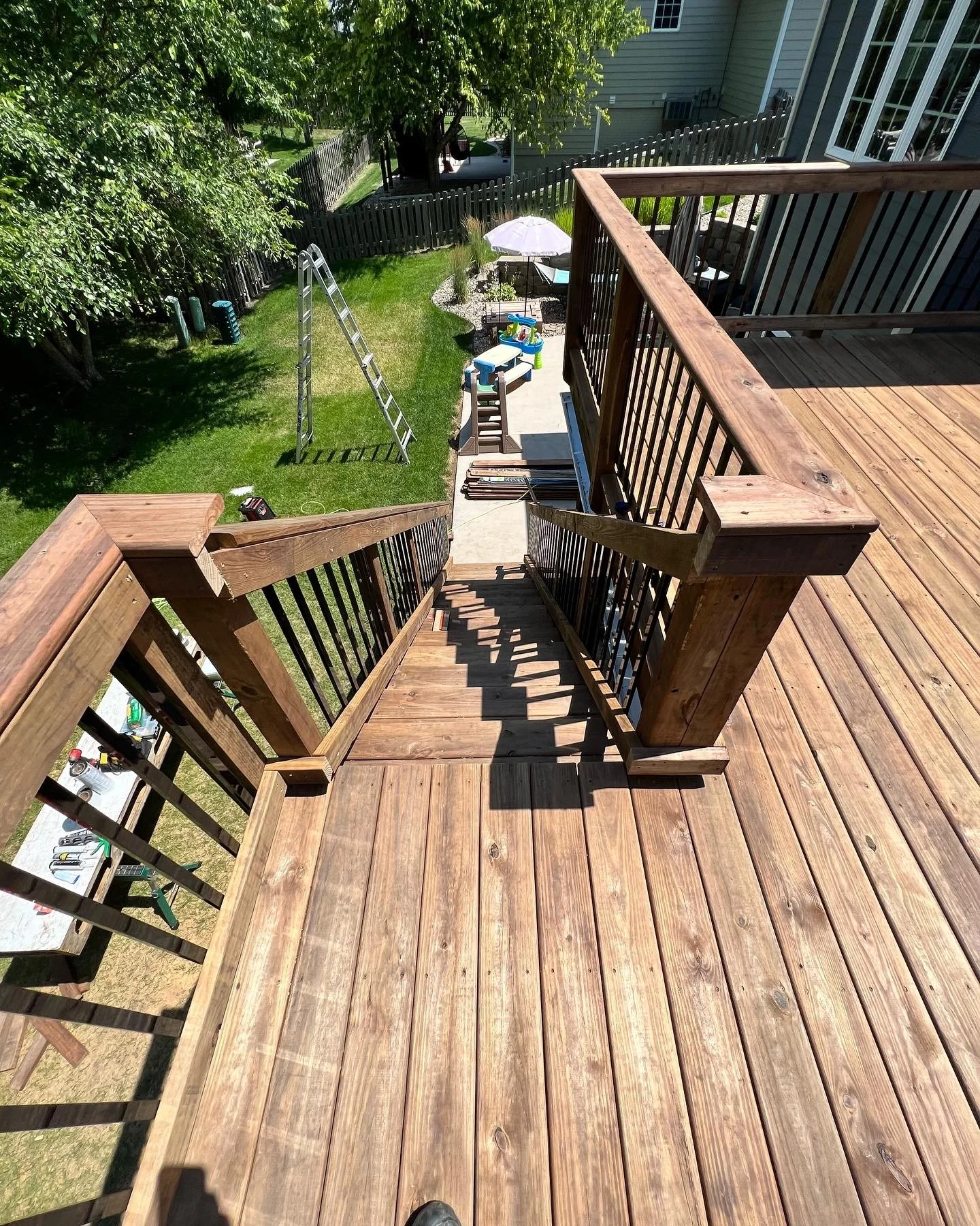 cedartone pressure treated deck with default snow railing and black metal spindles