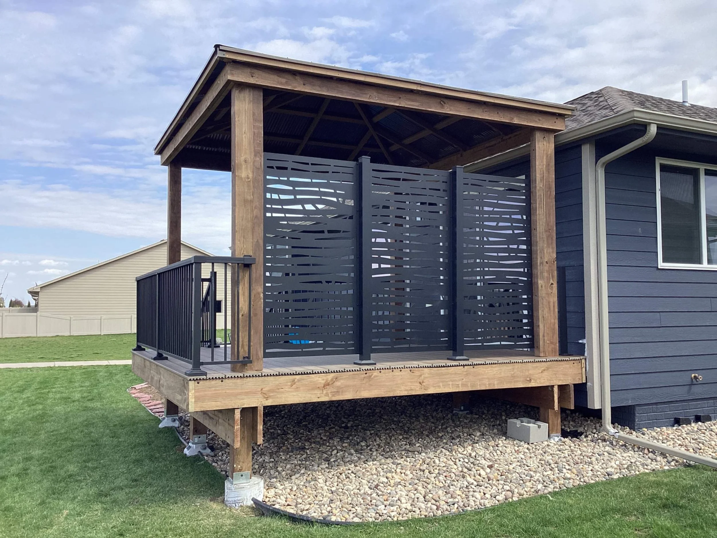 Composite deck with aluminum railing and hideaway privacy wall