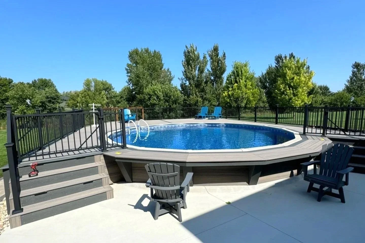 composite pool deck with aluminum railing and bar top