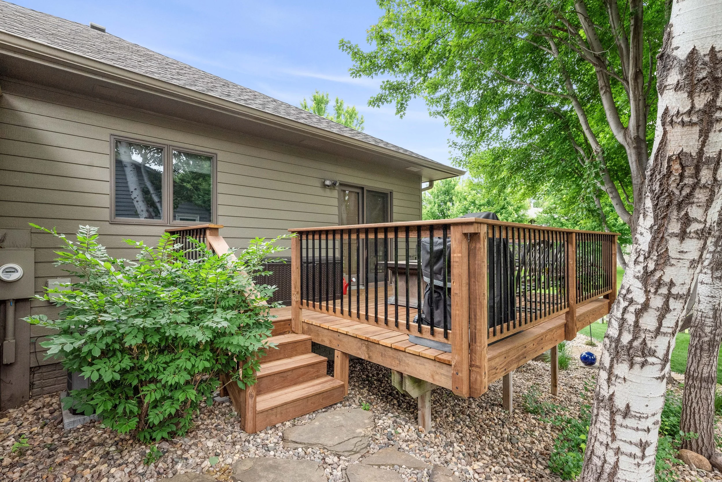 Cedartone deck with our default hybrid metal spindle wood structure railing