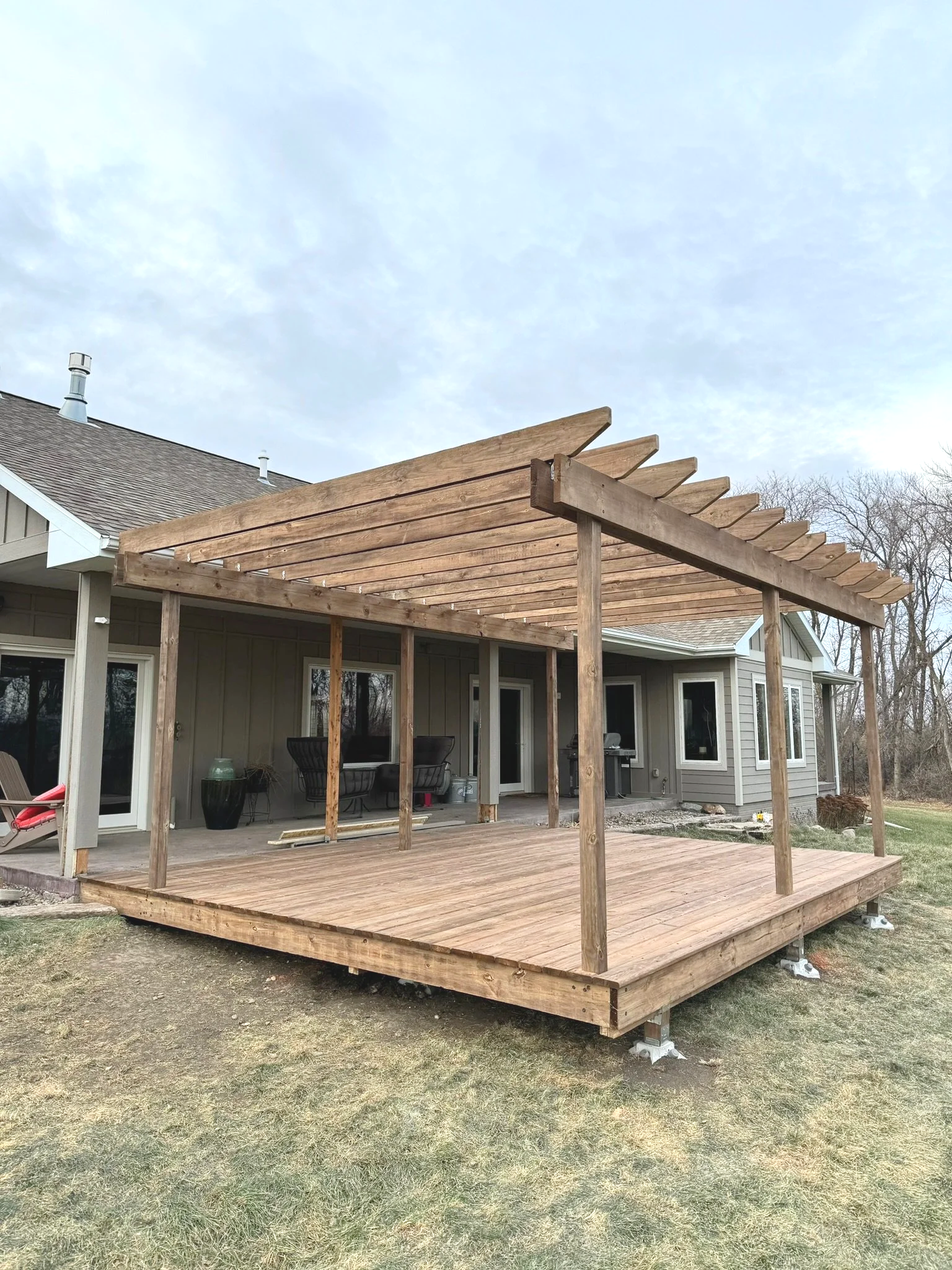 cedartone deck with cedartone pergola