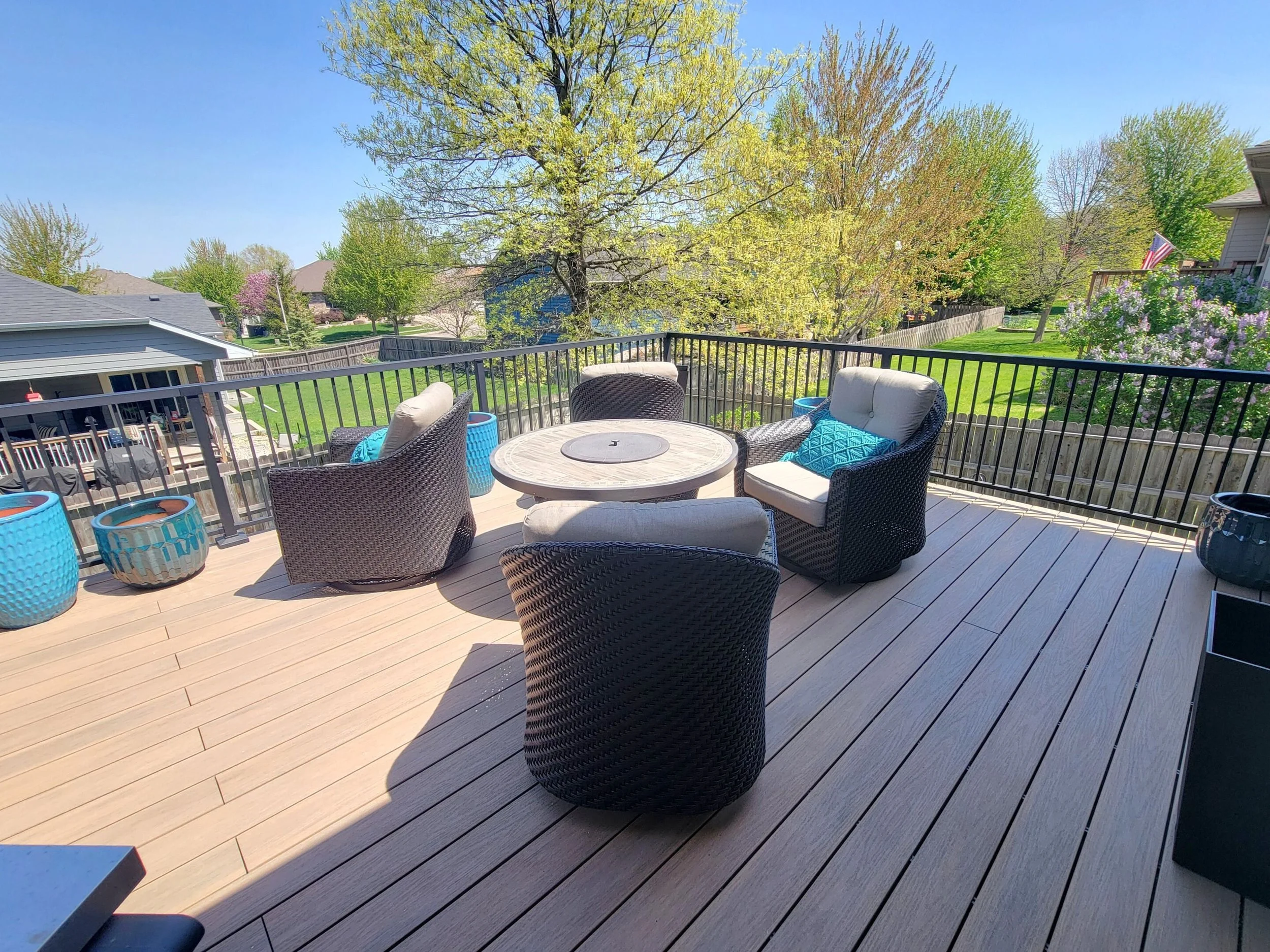 Wolf decking with STAR black aluminum railing