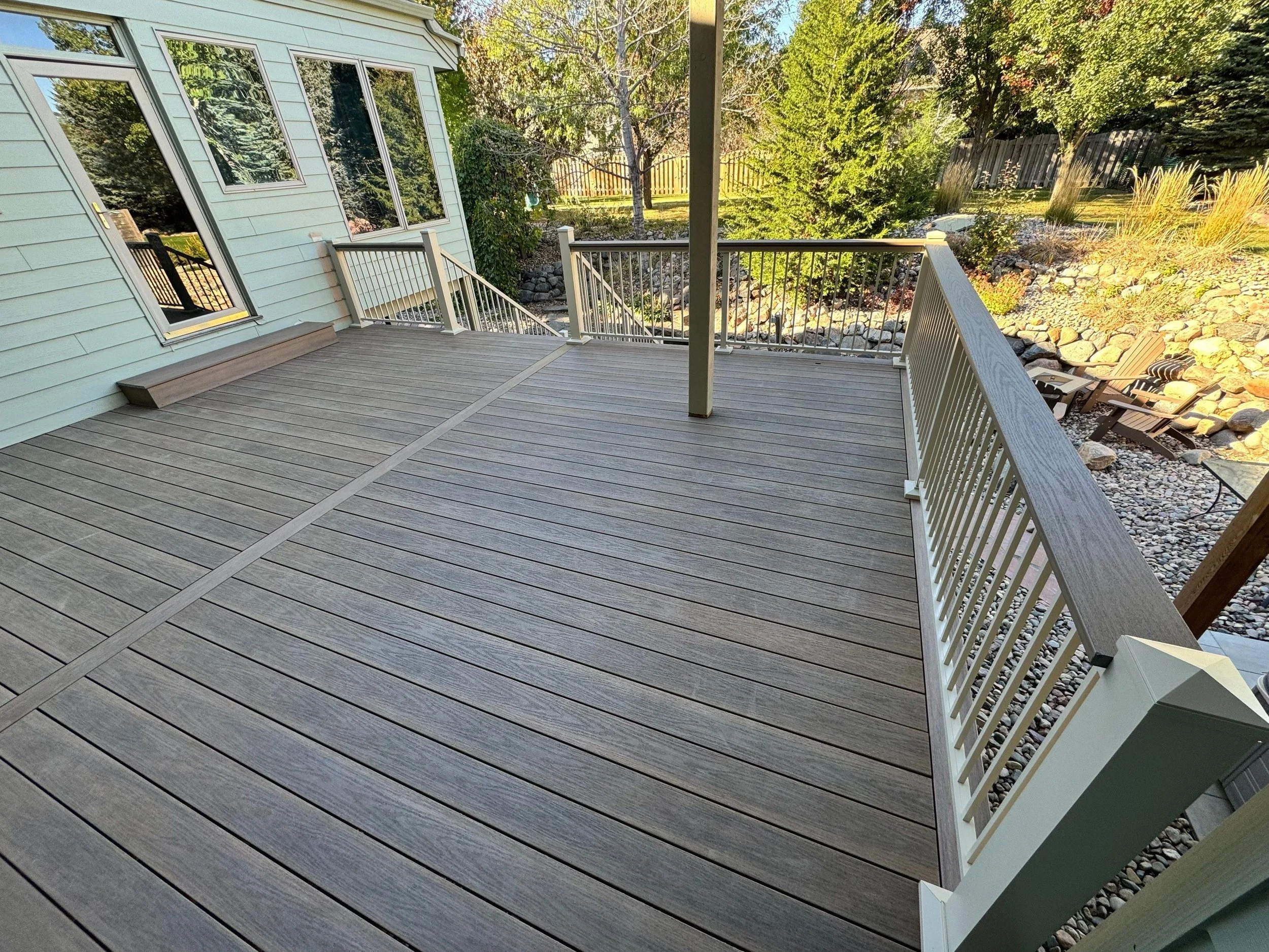 wolf pvc deck with star beige aluminum railing and integrated drink rail