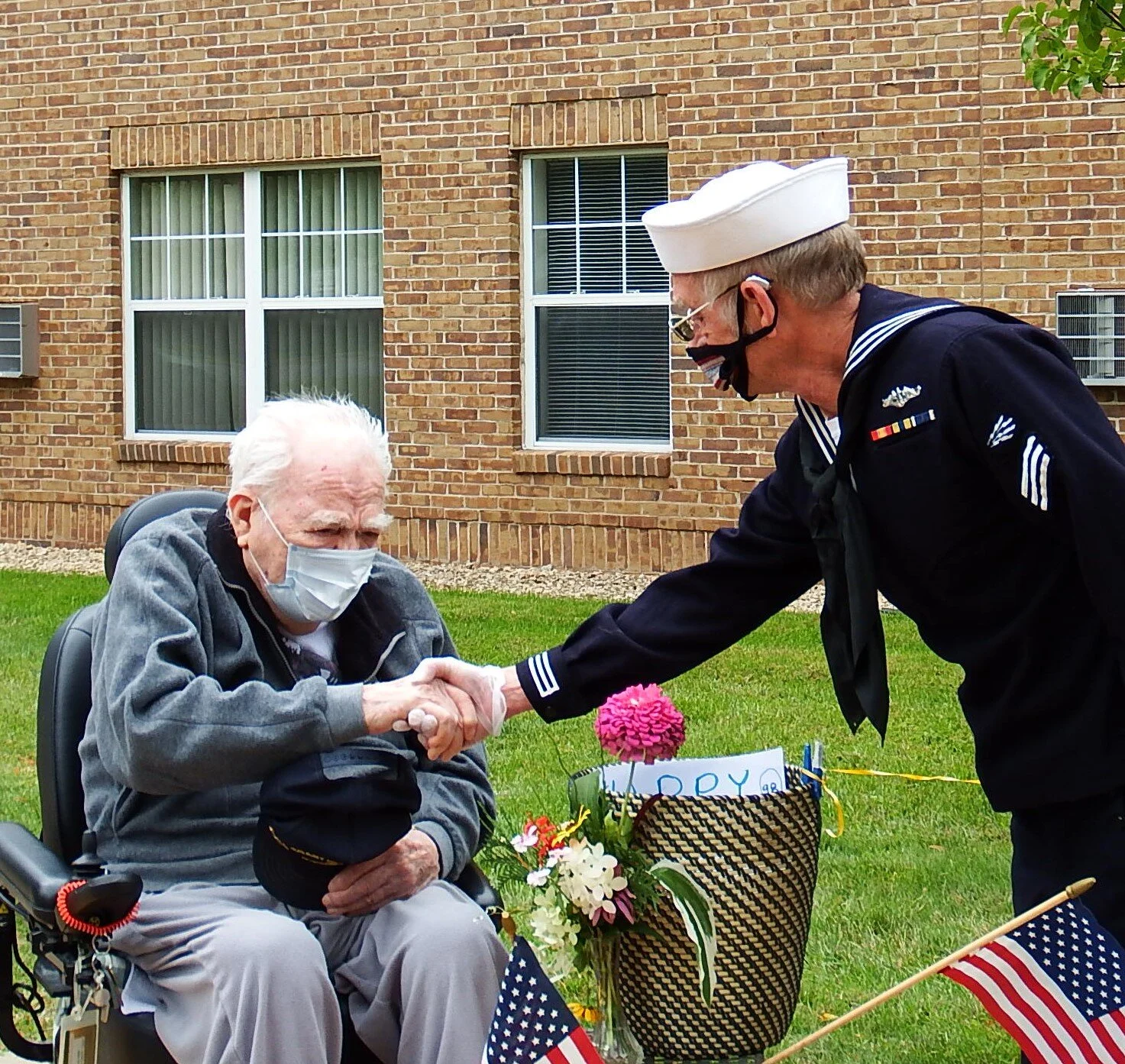MINNESOTA NAVY LEAGUE HONORS WORLD WAR II VETERAN