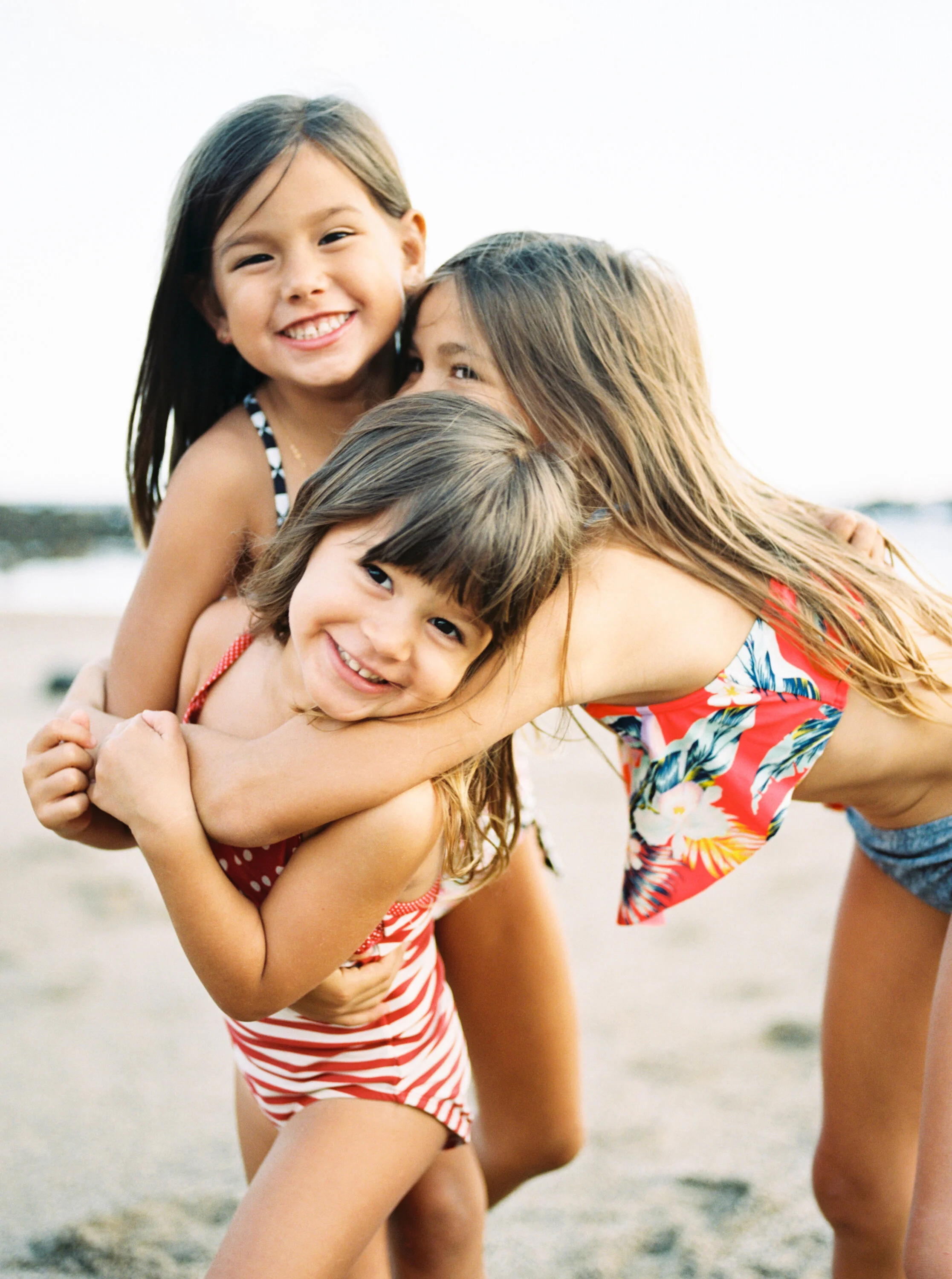 Maternity Family Photo session near Sandy Beach on  Oahu Hawaii