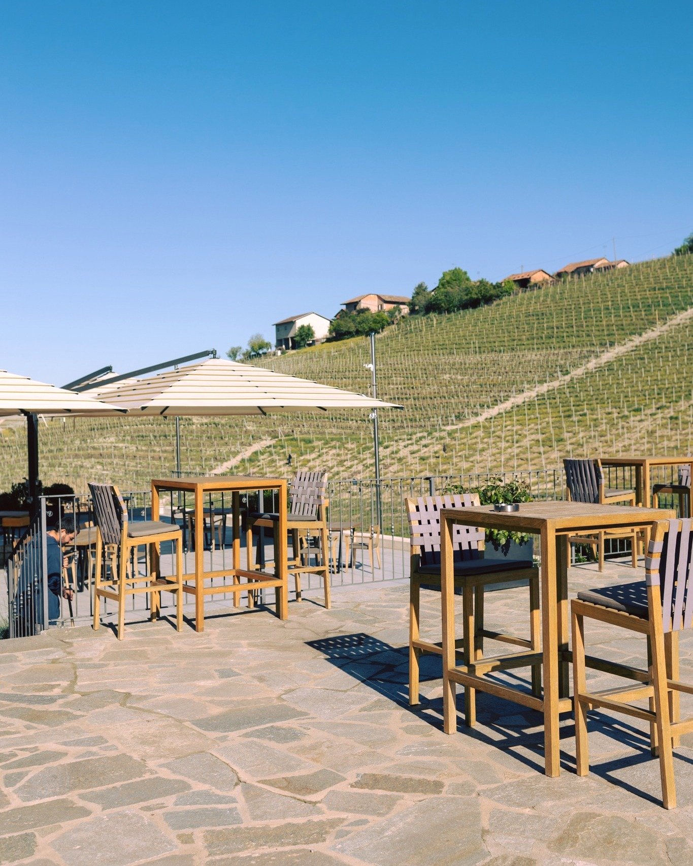 La terrazza &egrave; pronta ad accogliervi per l'aperitivo!
-----
&quot;The terrace is ready to welcome you for aperitivo!&quot;

#revaresort #aperitivointerrazza