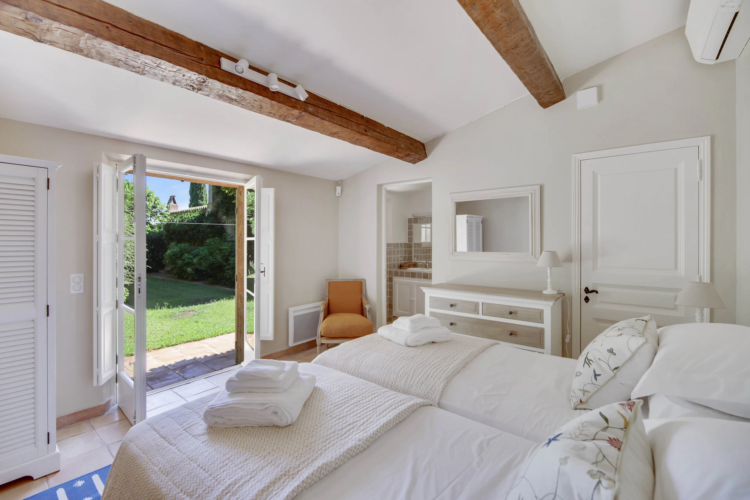 cv-villas-grimaud-r-(11).jpg