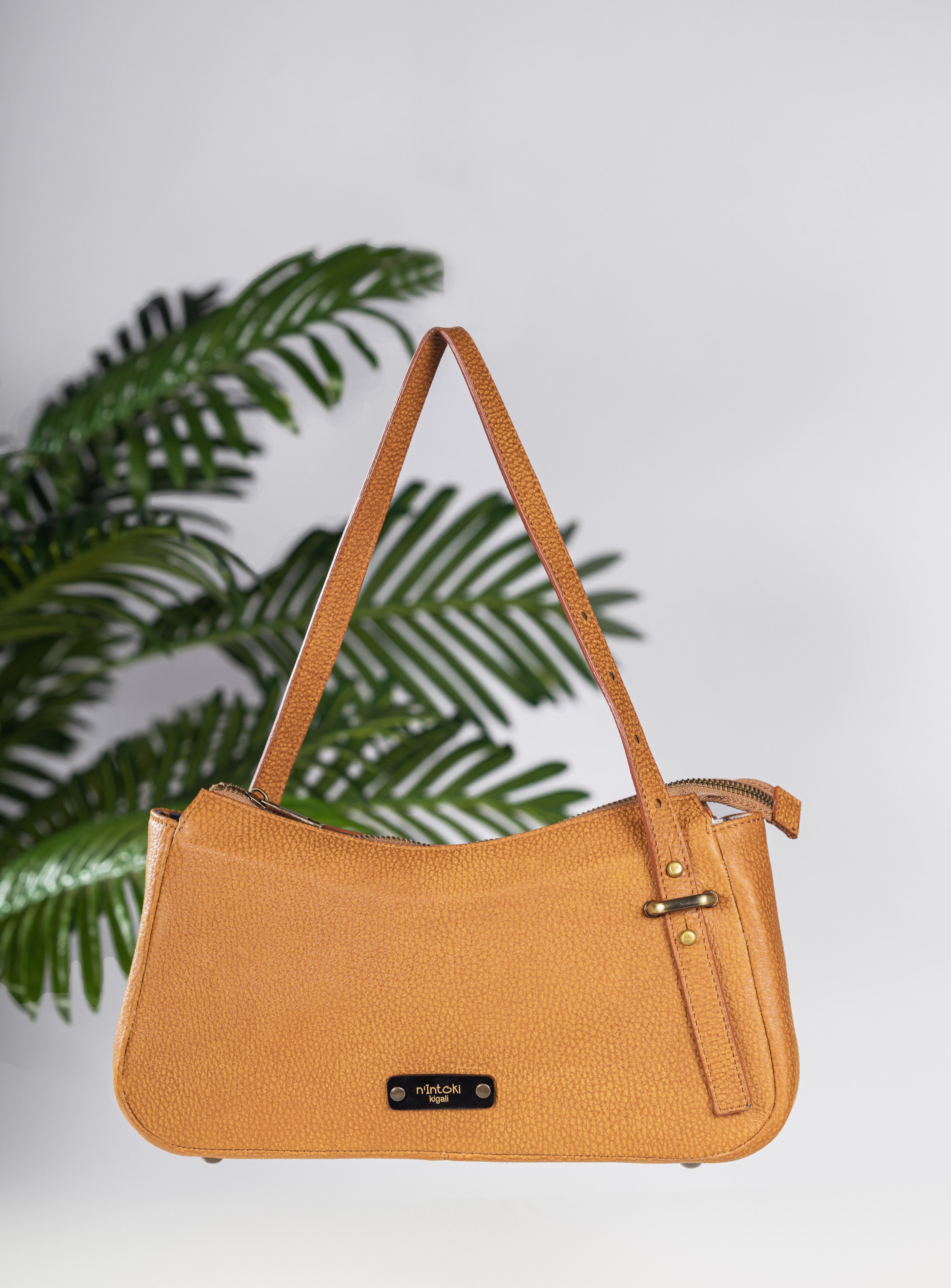 Kininya Baguette Ochre Suede