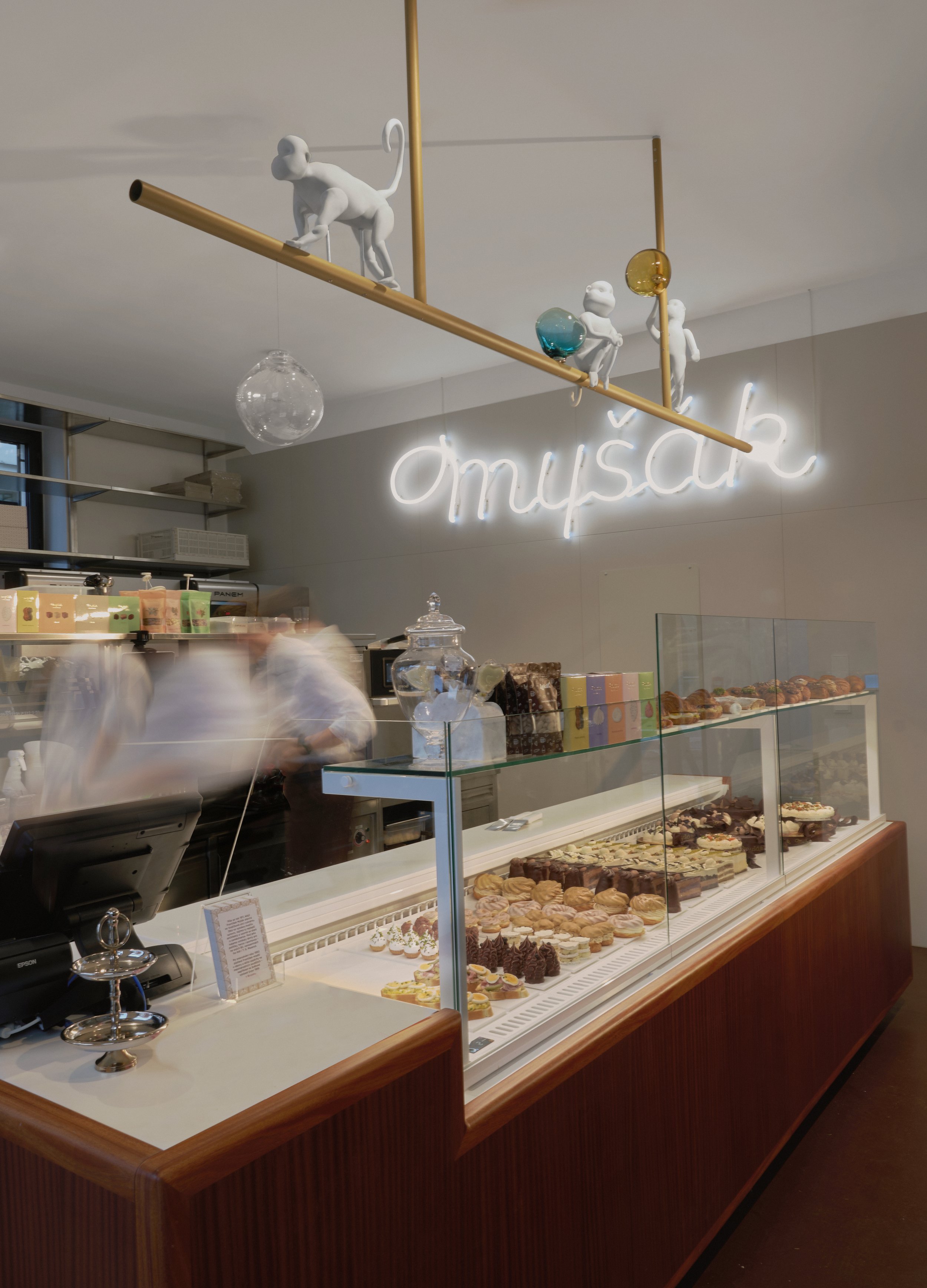 2025, Three-Monkey Chandelier for Myšák Pastry Shop by Ambiente, Concept by Tereza Froňková