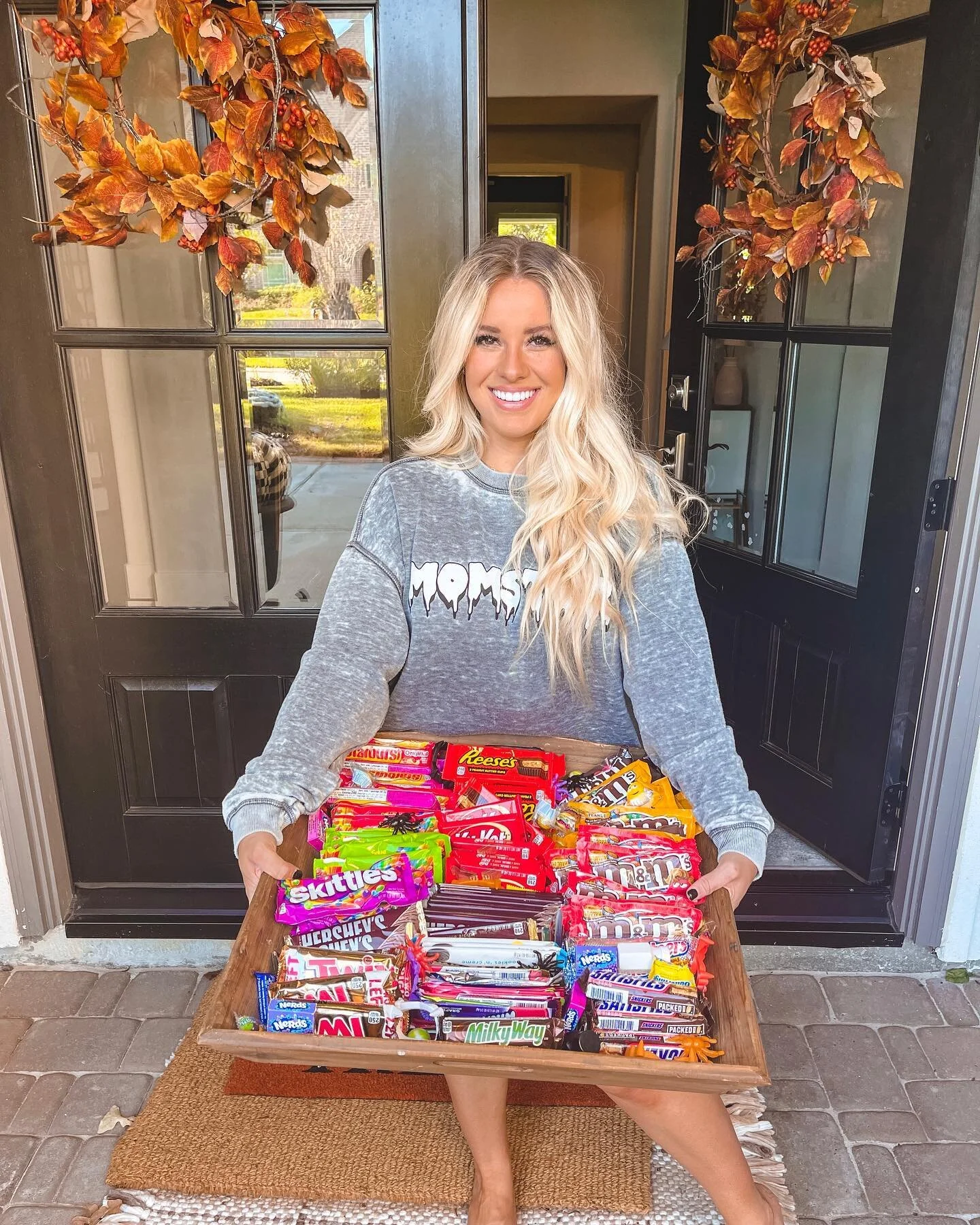 Kid me would be proud of the trick or treating house that I am today🤣🎃👻