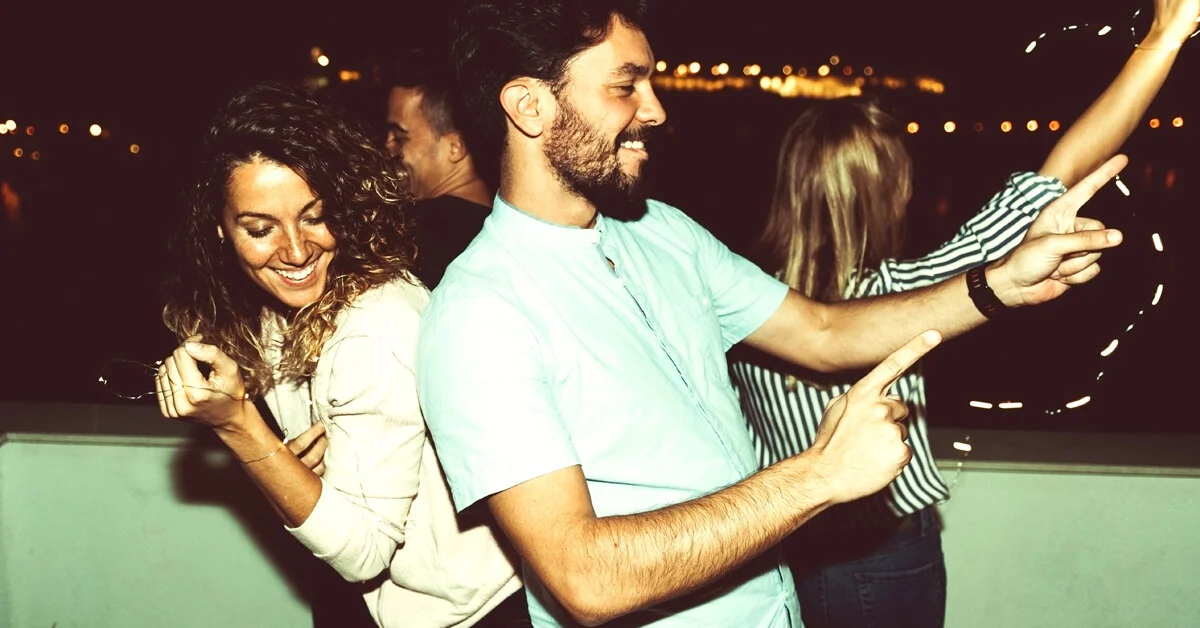 ¿Cansado de buscar pareja online? Descubre la app de citas que te llevará a conocer gente en la vida real