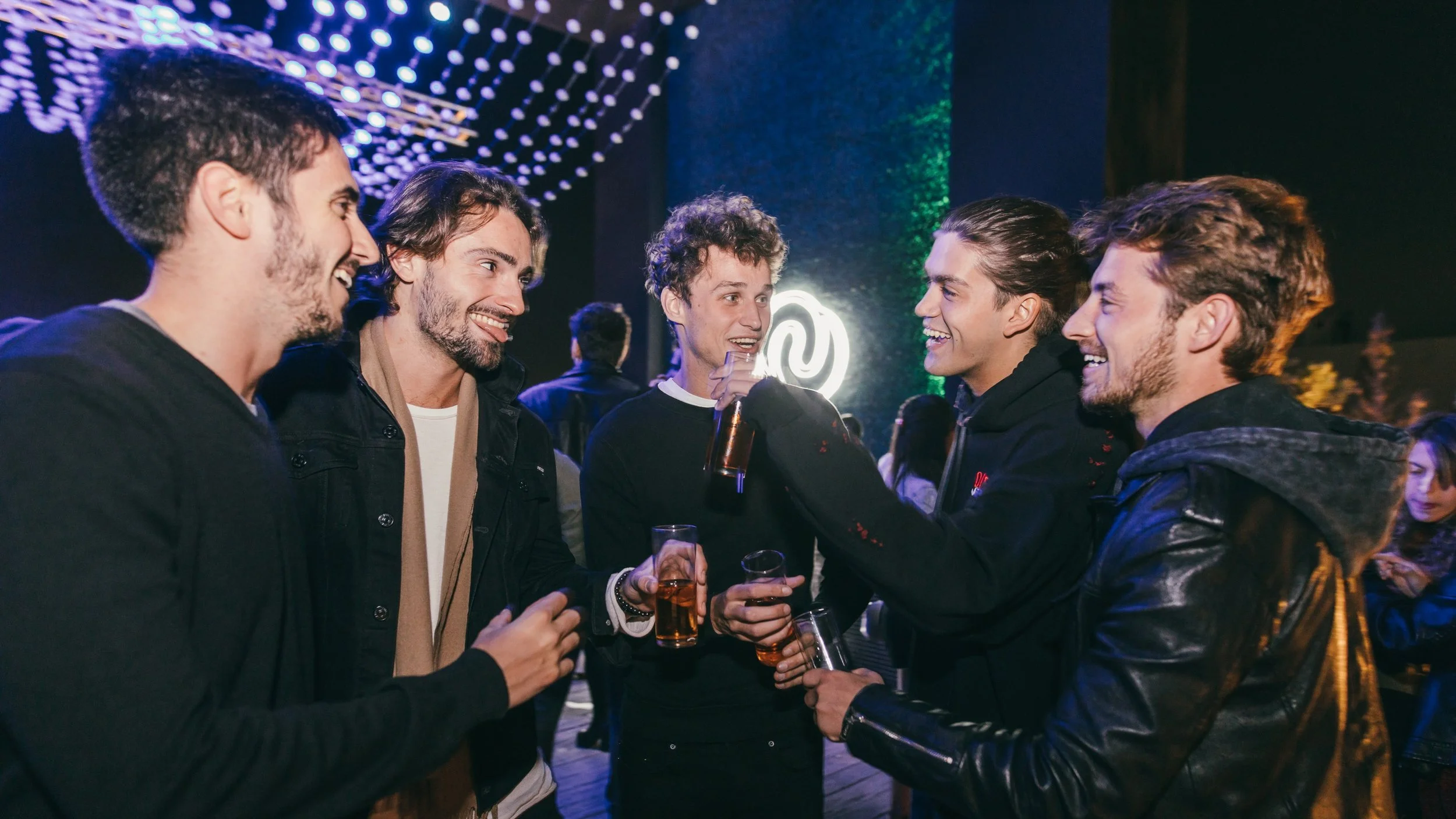 Hee Amsterdam: 7 redenen om afscheid te nemen van jouw huidige dating app