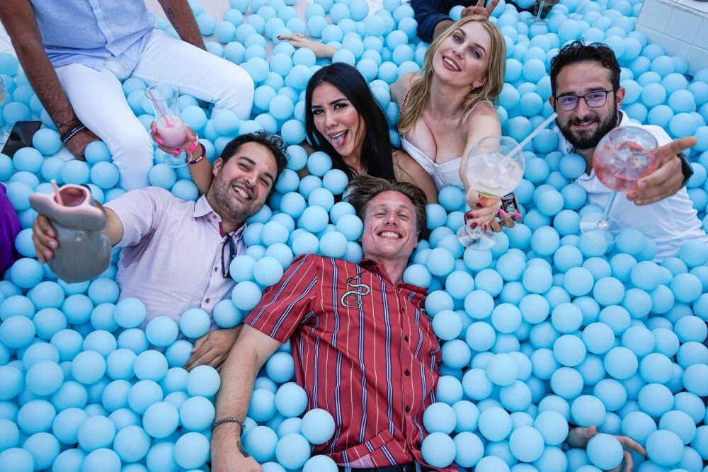 3 razones por las que las fiestas de solteros son la nueva forma de encontrar el amor