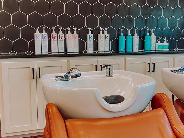 &ldquo;This is amazing! My neck doesn&rsquo;t hurt at all!&rdquo;- anytime a client gets shampooed at Indie for the first time. The neck pillow really is a game changer!
.
Currently booking for August. Want to try out our amazing shampoo bowls? I&rsq