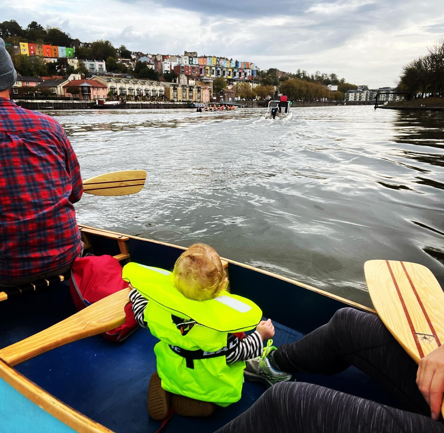 🛶 Early morning paddle 🛶 

Watching all the rowers and gigs. And perfect weather for it!

#bristoldocks #bristolharbour #bristolharbourside #bristolrowing #boating #boatlife #canoe #canoebuilding #canoebuilder #paddling #activitiesfortoddlers #acti