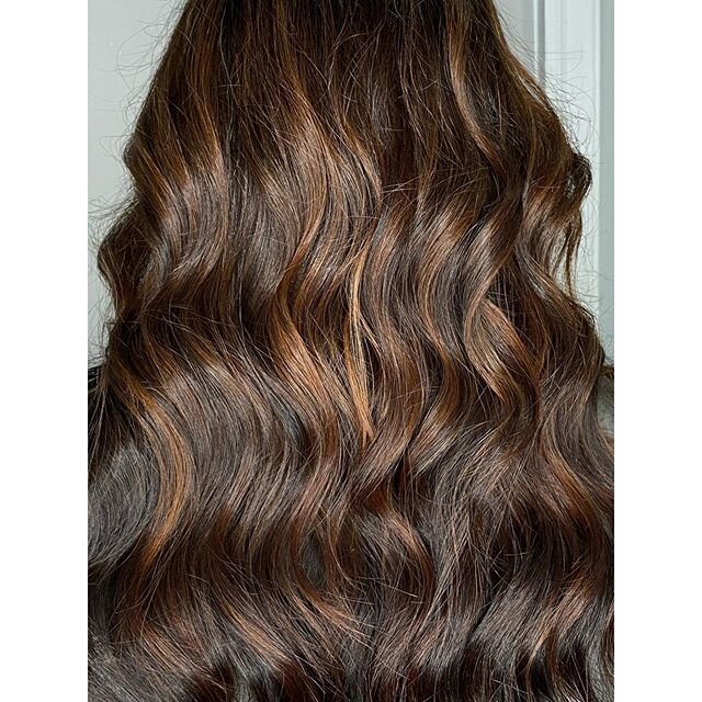 M E R R I S S A | I&rsquo;m not sure what I love more, the caramel tones created with @redken or the beautiful root color she has thanks to @pulpriothair #balayage #blondebalayage #blondespecialist #lafayetteindiana #lafayettestylist #saralindseyhair