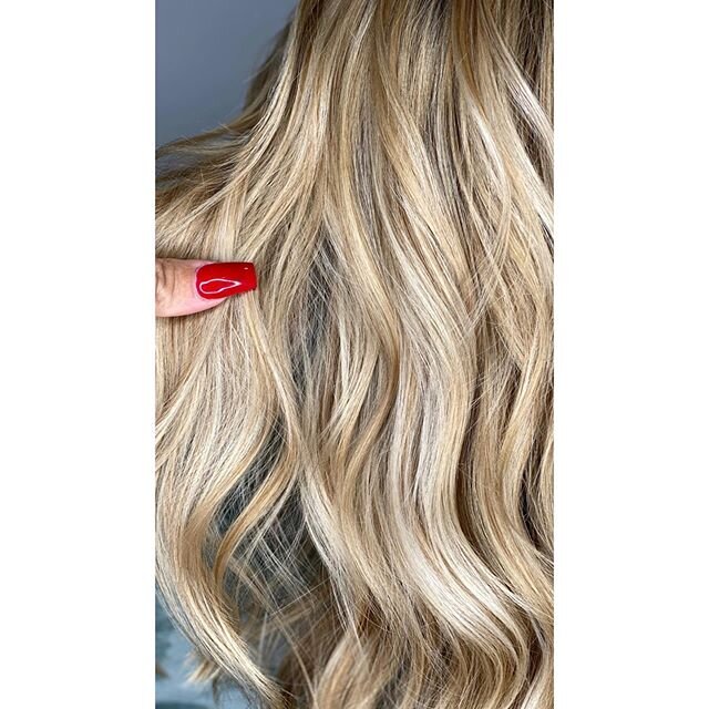 B L O N D E S| they are my absolute favorite, and none of my clients ever look the same| #blondes #blondespecialist #blonde #lafayettehairstylist #indianastylist