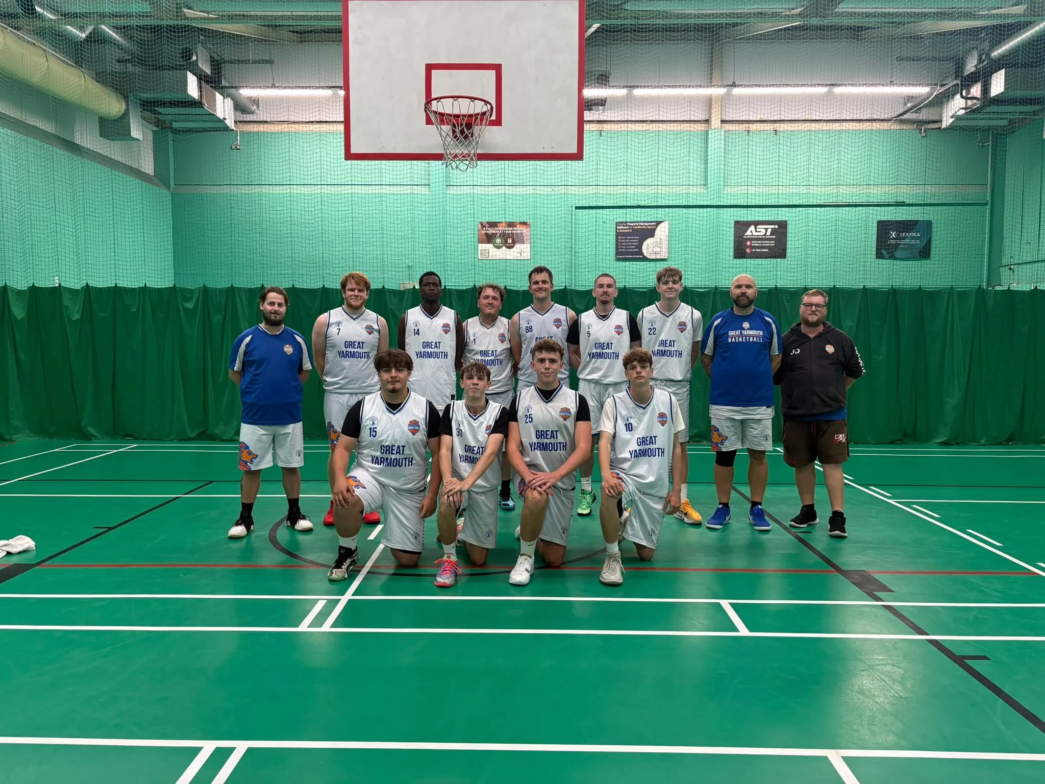 A group photo of the Men's Great Yarmouth team.