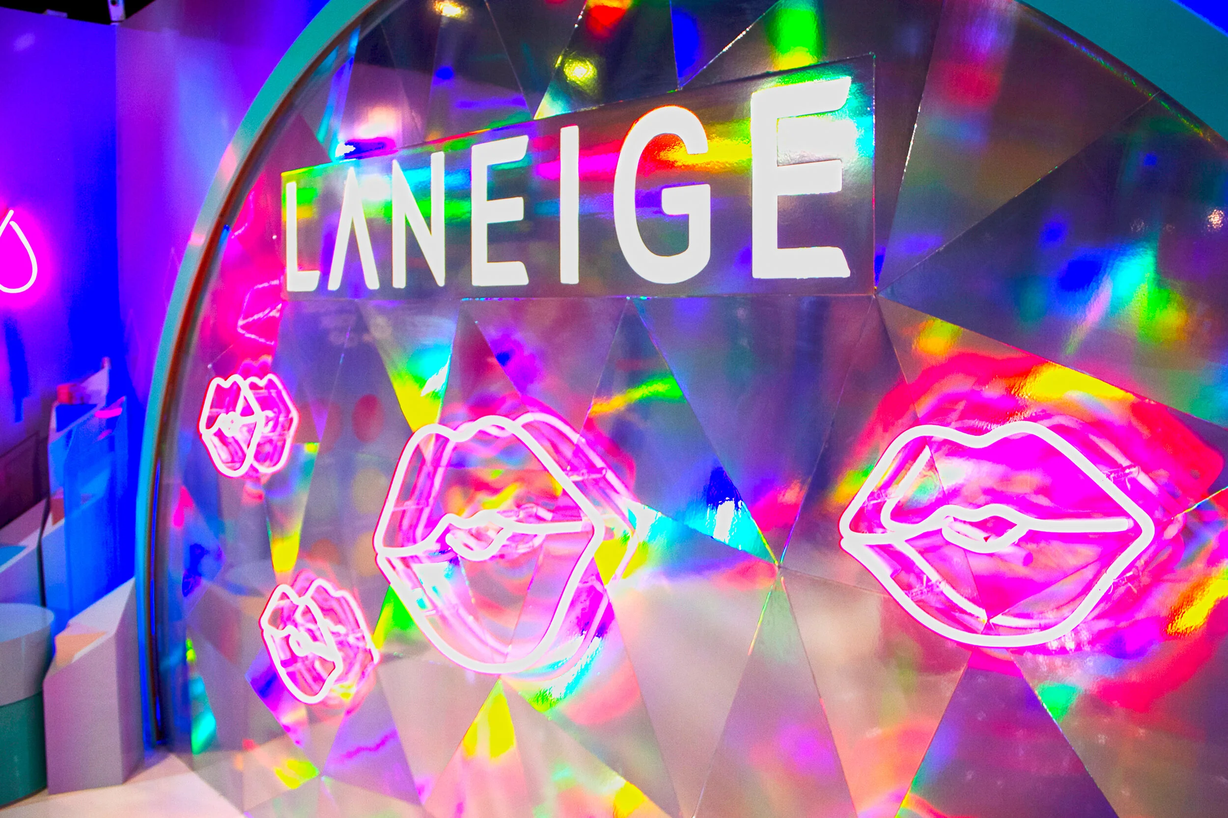  Iridescent backdrop 