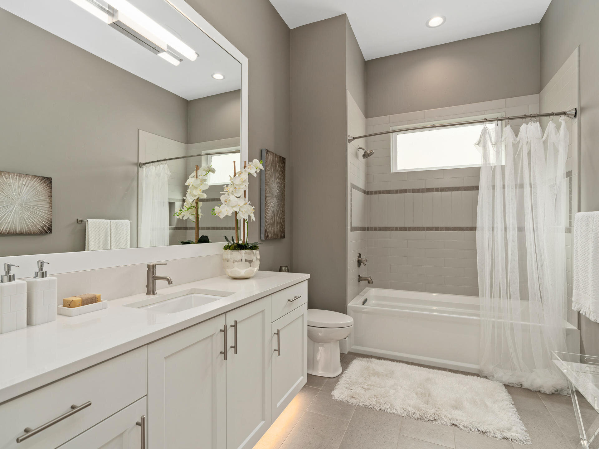 5652 SW 87th Ave Portland OR-056-17-Bathroom-MLS_Size.jpg