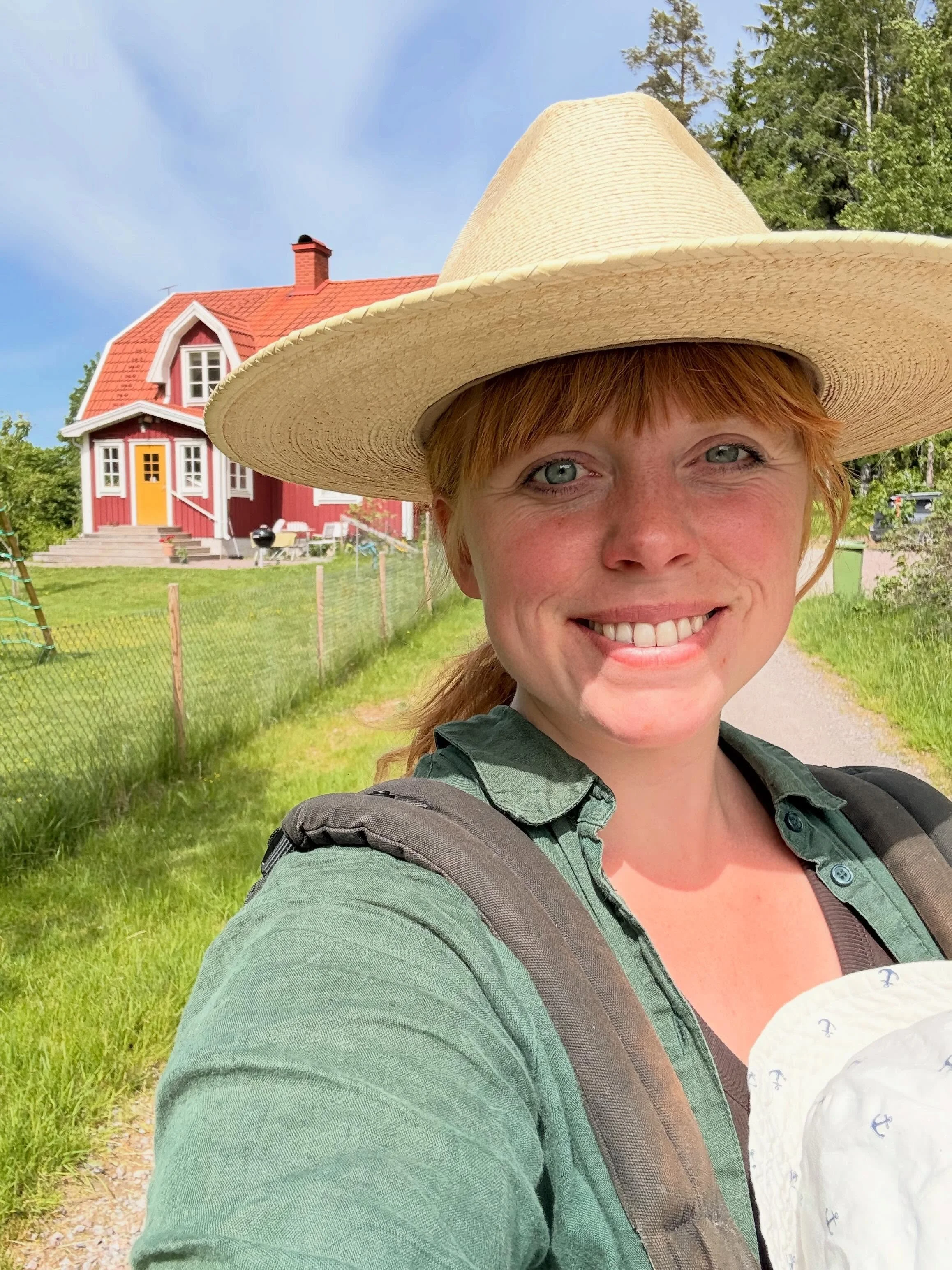Dagarna rusar s&aring;h&auml;r i b&ouml;rjan p&aring; juli (okej kanske inte s&aring; fort som juli utan juni, kreativt stavfel, l&aring;t st&aring; 🤗😂) eller ja vi &auml;r ju snart p&aring; mitten 😅 

Jag blir glad &ouml;ver solvarma grusv&auml;g