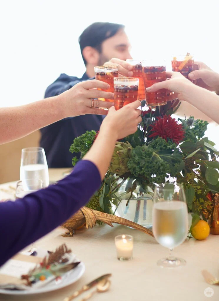 Host-a-No-Fuss-Friendsgiving-Dinner-_-thinkmakeshareblog3.jpg