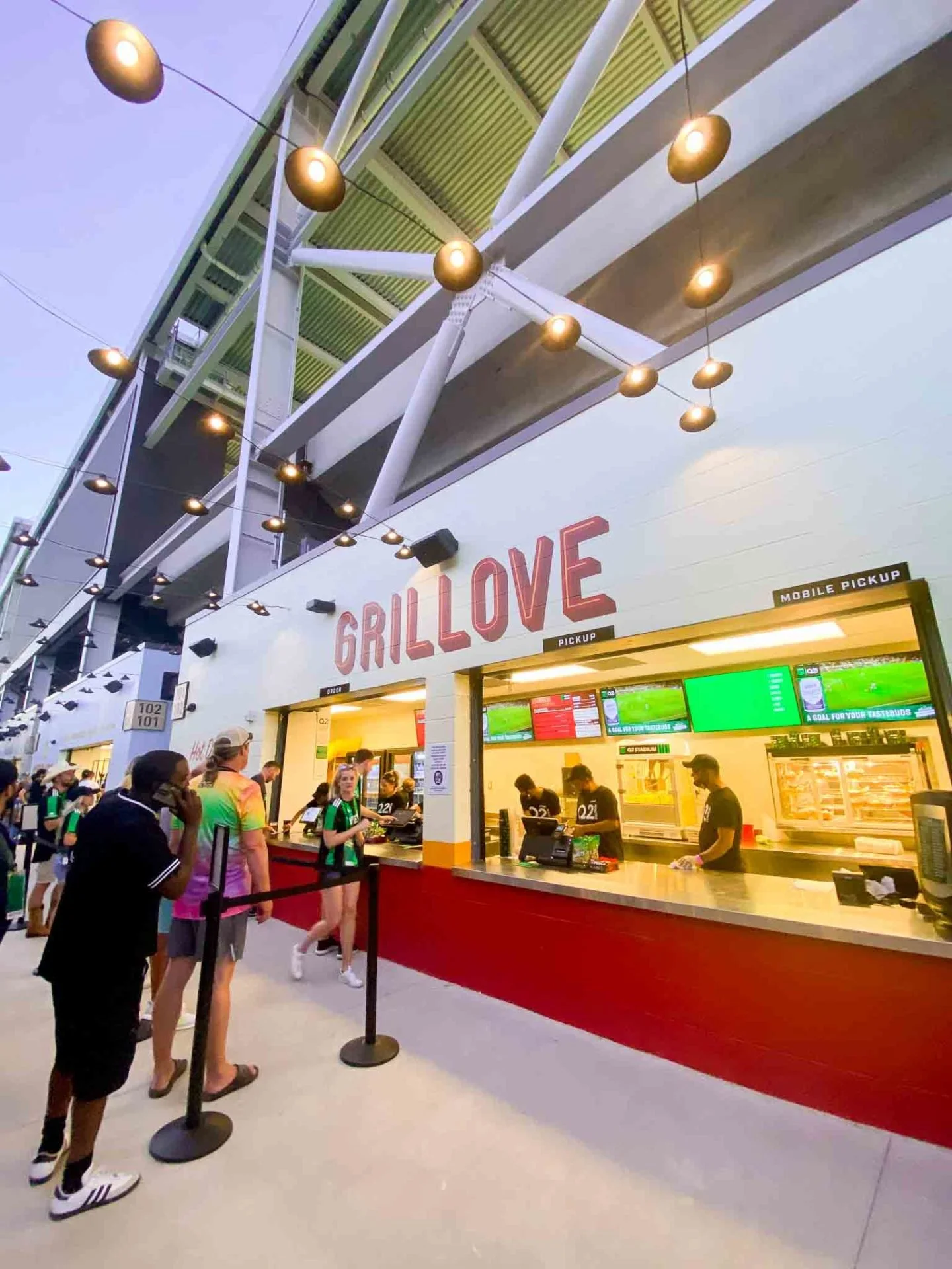 Food-at-Q2-stadium-in-Austin-19-scaled.jpg