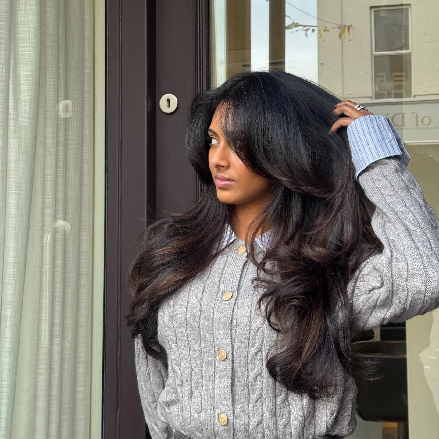 Winter layers.
Soft volume, gentle face framing, and a shape designed to move with the season.

Elegant, effortless, and easy to wear all season.

Cut by Carmen.