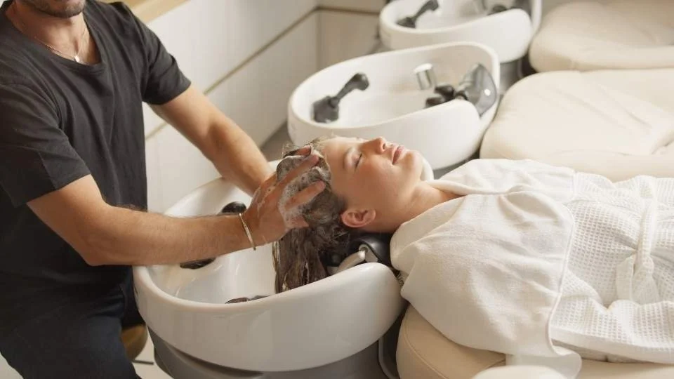 The Glaze Gloss Salon Ritual: Everything You Need to Know About Hair Glossing