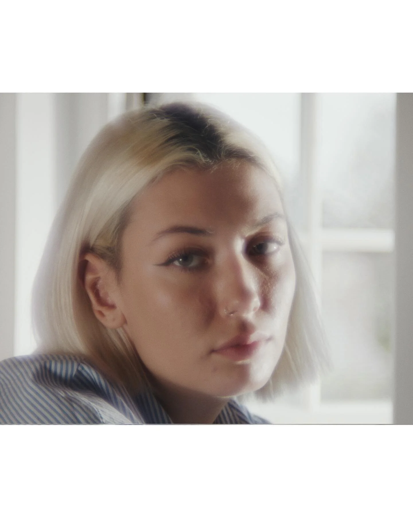 &ldquo;𝑩𝒊𝒈 𝑯𝒐𝒖𝒔𝒆&rdquo;  An absolutely lovely day shooting for @nieveella 🎥💫 [SWIPE]

DIR/EDIT/GRADE: @joehorridge 
DOP:👽

LABEL: @awal 
MGMT: @samcantlon 
PROJECT MANAGER: @fay.pritchard 
BOYFRIEND: @jamie_lordy