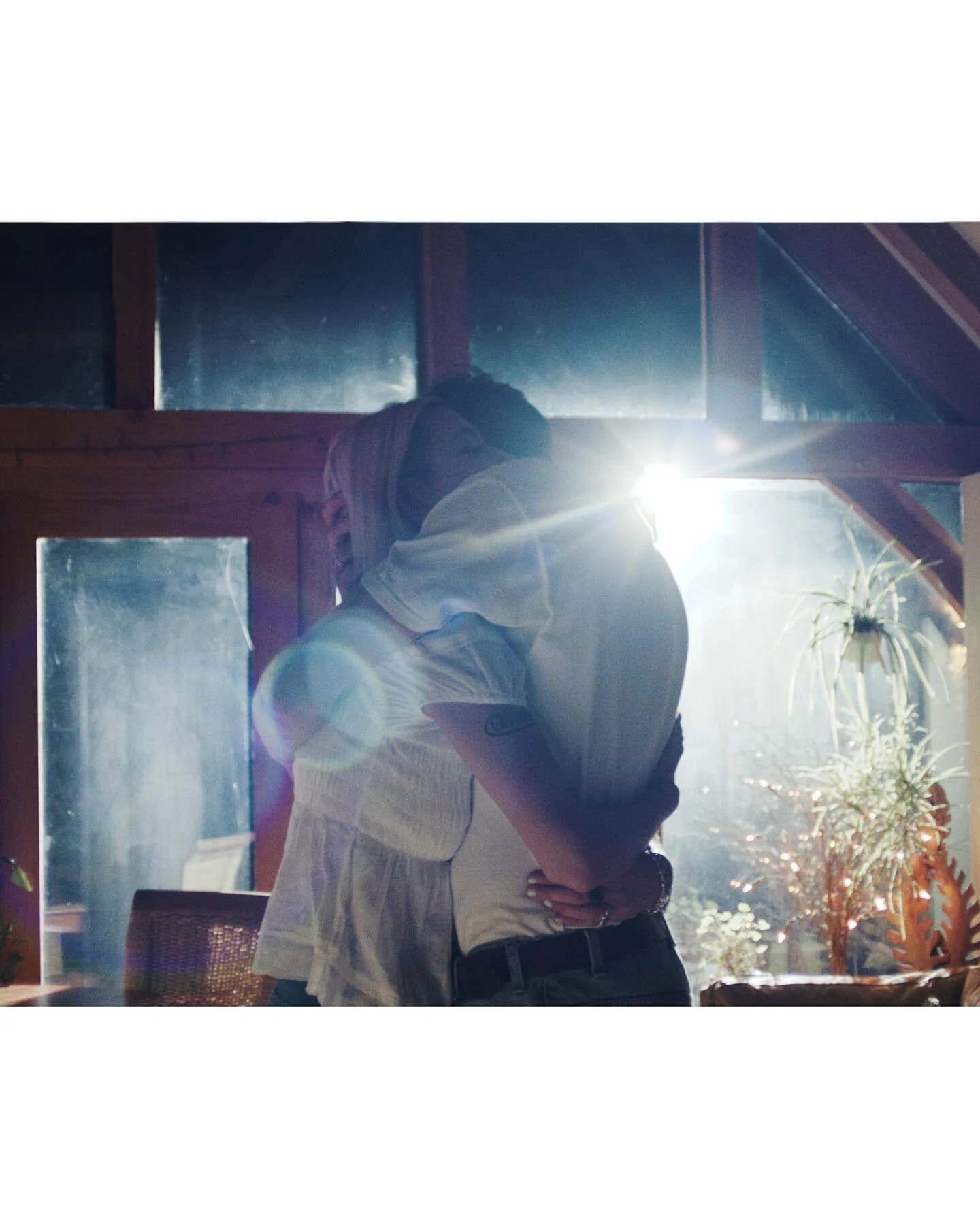 &ldquo;𝑩𝒊𝒈 𝑯𝒐𝒖𝒔𝒆&rdquo;  An absolutely lovely day shooting for @nieveella 🎥💫 [SWIPE]

DIR/EDIT/GRADE: @joehorridge 
DOP:👽

LABEL: @awal 
MGMT: @samcantlon 
PROJECT MANAGER: @fay.pritchard 
BOYFRIEND: @jamie_lordy