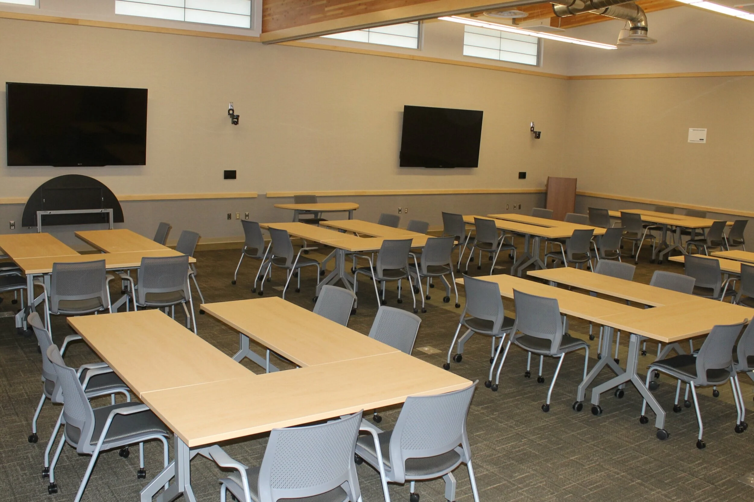 Grouped layout of 6 each in the combined Whitman and Spokane rooms