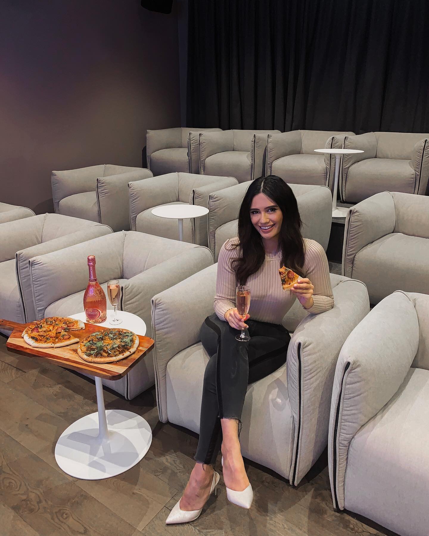 🍕❤️ GIVEAWAY! ❤️🍕 ad

Last week Chris and I hosted friends for a Pizza &amp; Movie Night in our private cinema! We cooked up some freshly baked @mccain_nz NEW Rustica Sourdough Pizza which paired perfectly with @gancia1850 Prosecco Ros&eacute; befo
