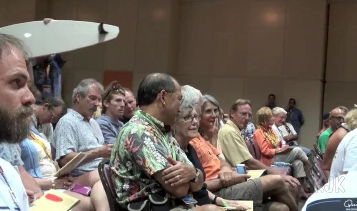 2011-hawaiiansurfauction_live (16).jpg