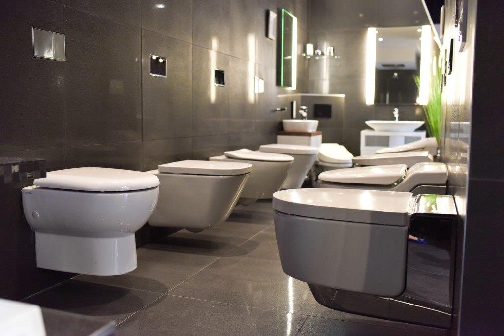 Soaks Bathrooms Belfast Working Toilet Display.jpg