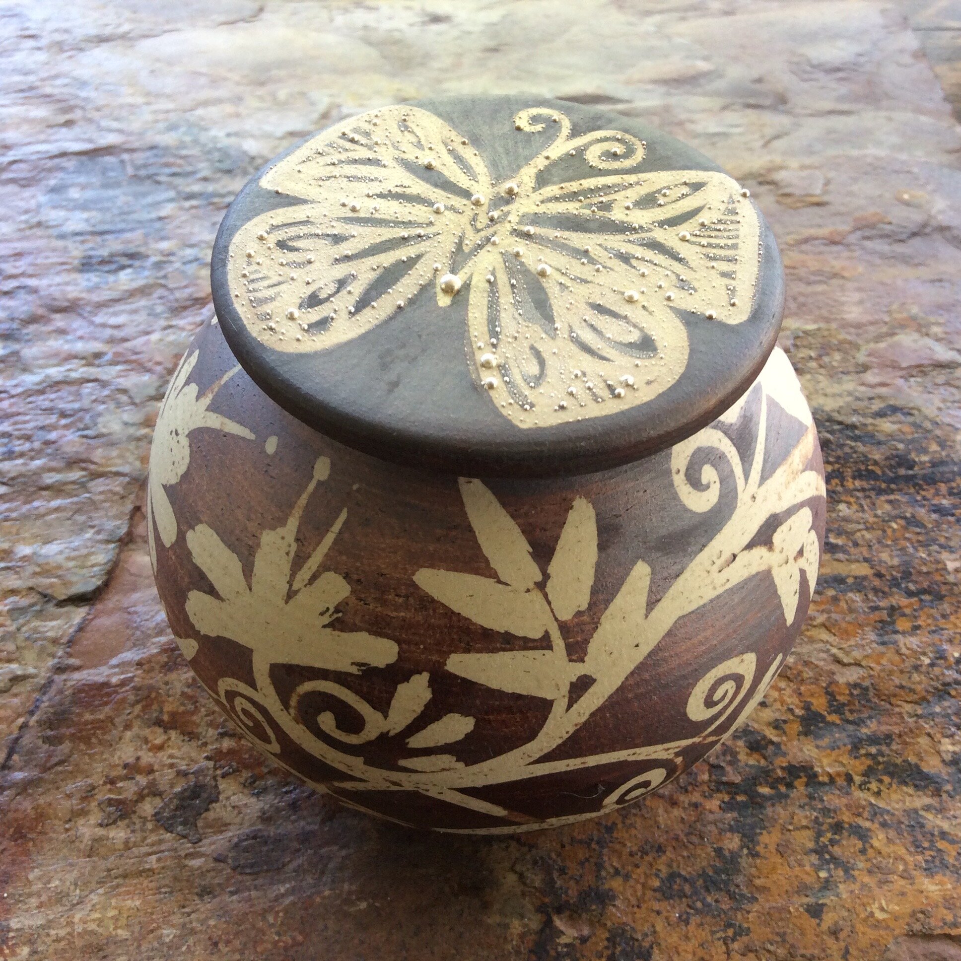 Butterfly &amp; Leaf | Earth to Ashes Urn