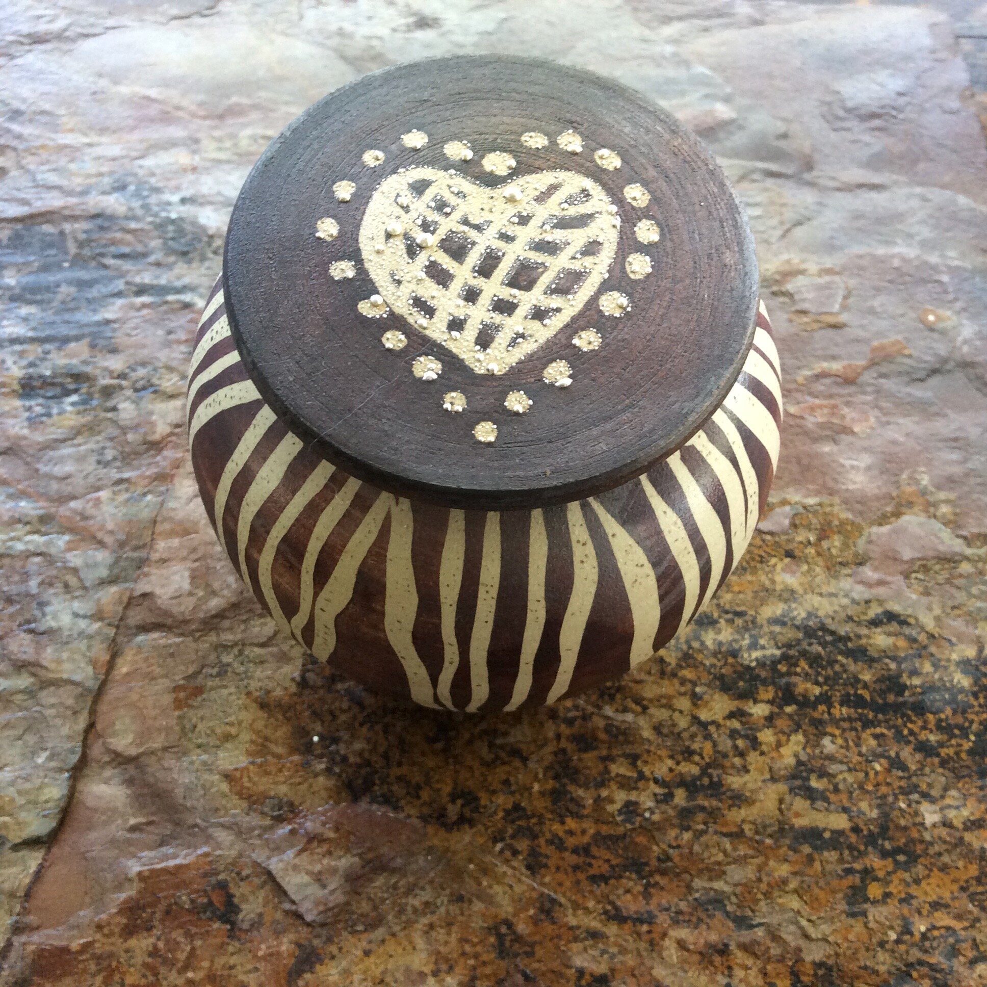 Heart &amp; Stripes | Earth to Ashes Urn