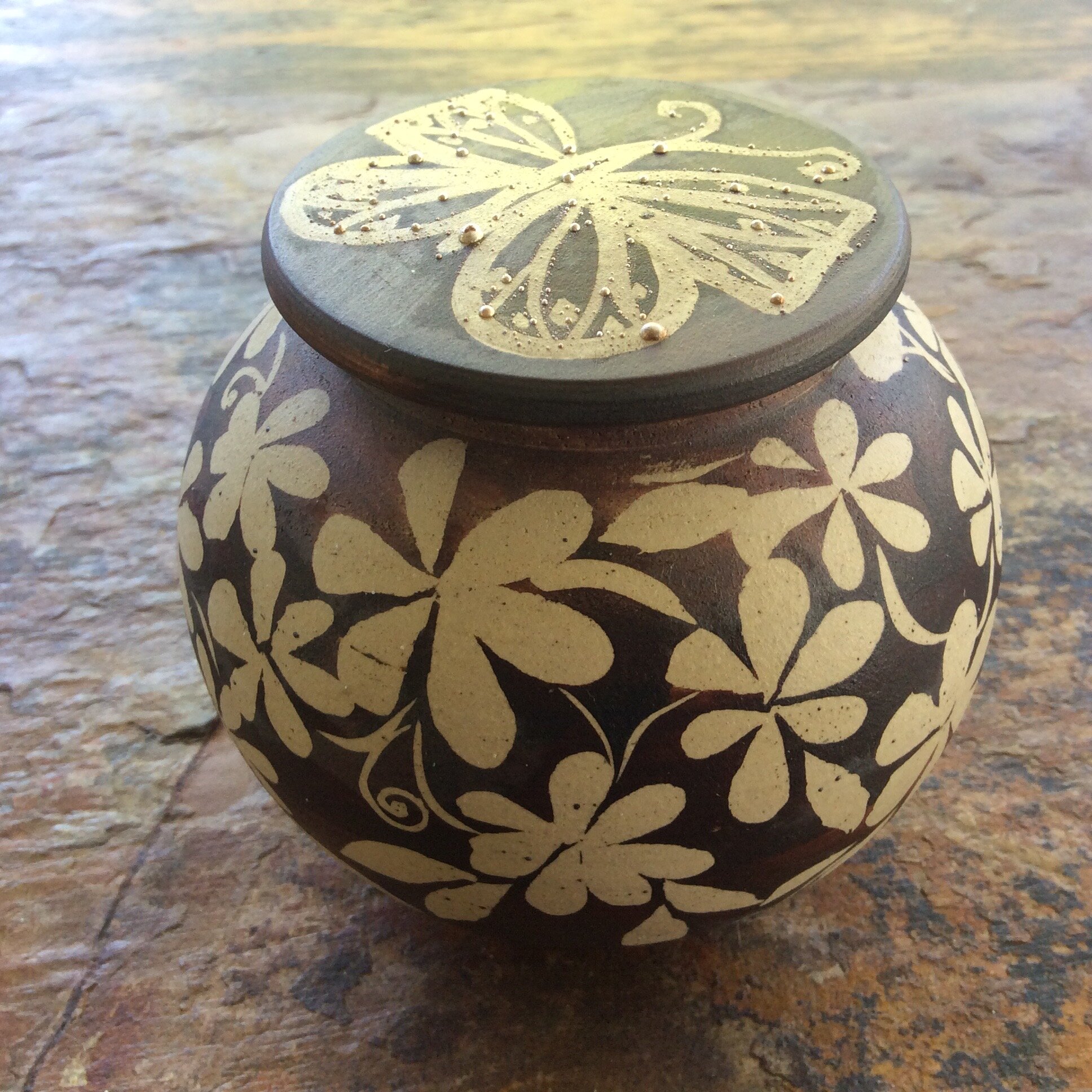 Butterfly &amp; Flowers | Earth to Ashes Urn