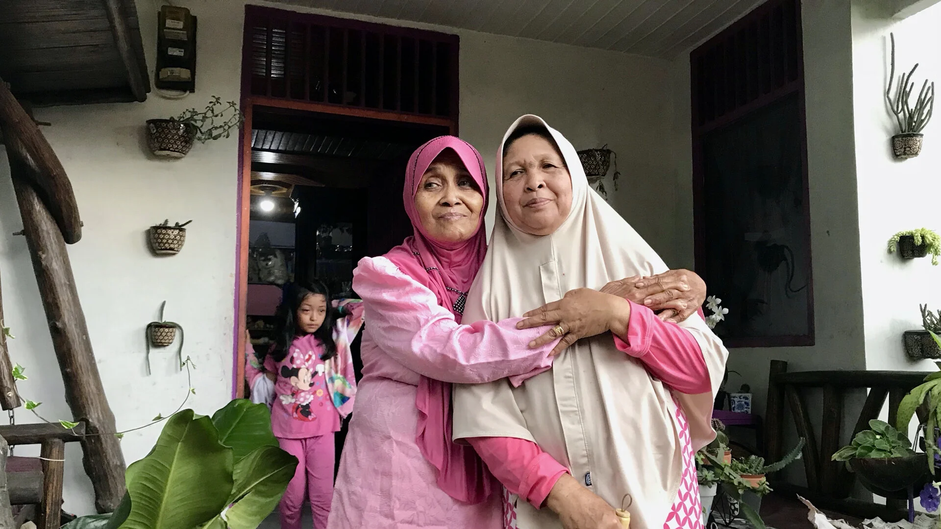 Ern and Family.008.jpeg