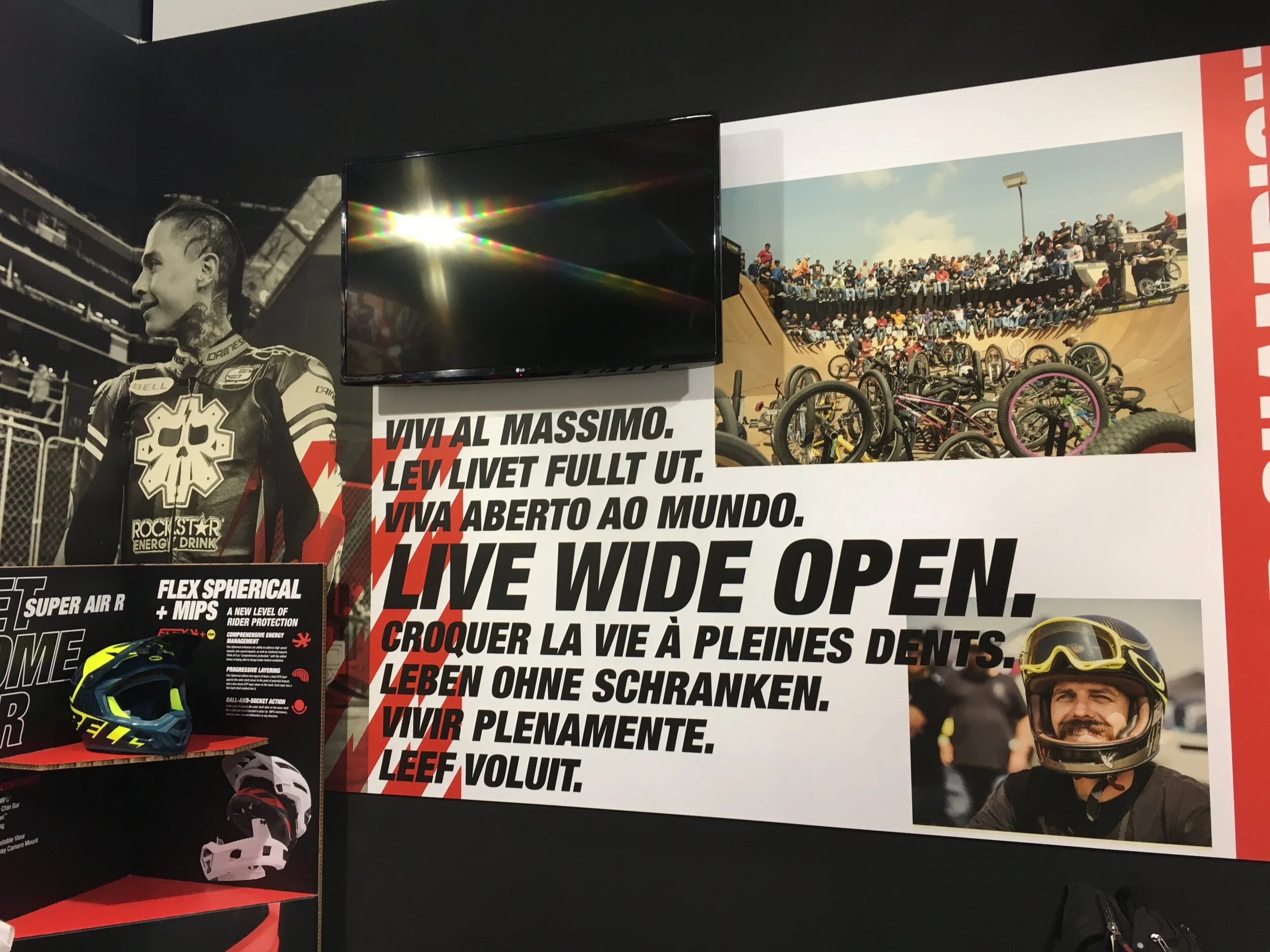 LIVE WIDE OPEN event instalation