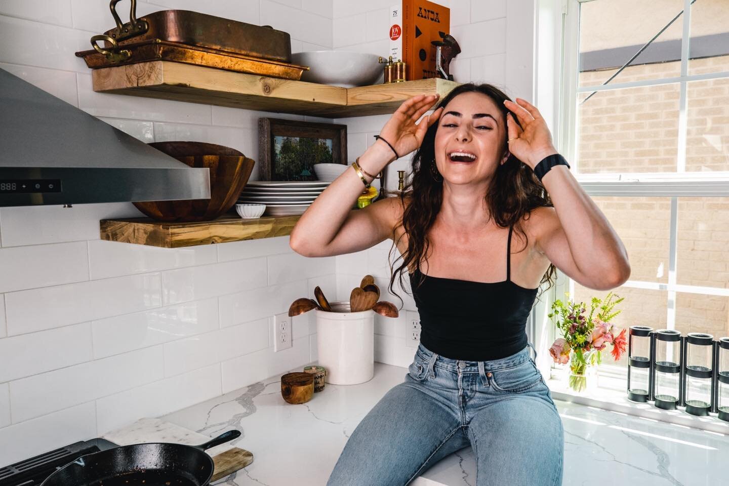 Women&rsquo;s health gossip/ new e-book release🌸 ⁣⁣
⁣⁣
From a young age, the only phase of a female cycle I learned about was the menstrual phase. It was known that we&rsquo;d get really bad cramps, PMS, breakout, crave chocolate, and miss school wh