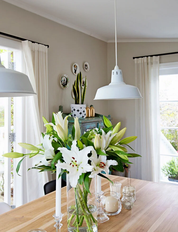 Tabletop-with-white-lillies-750x977.jpg