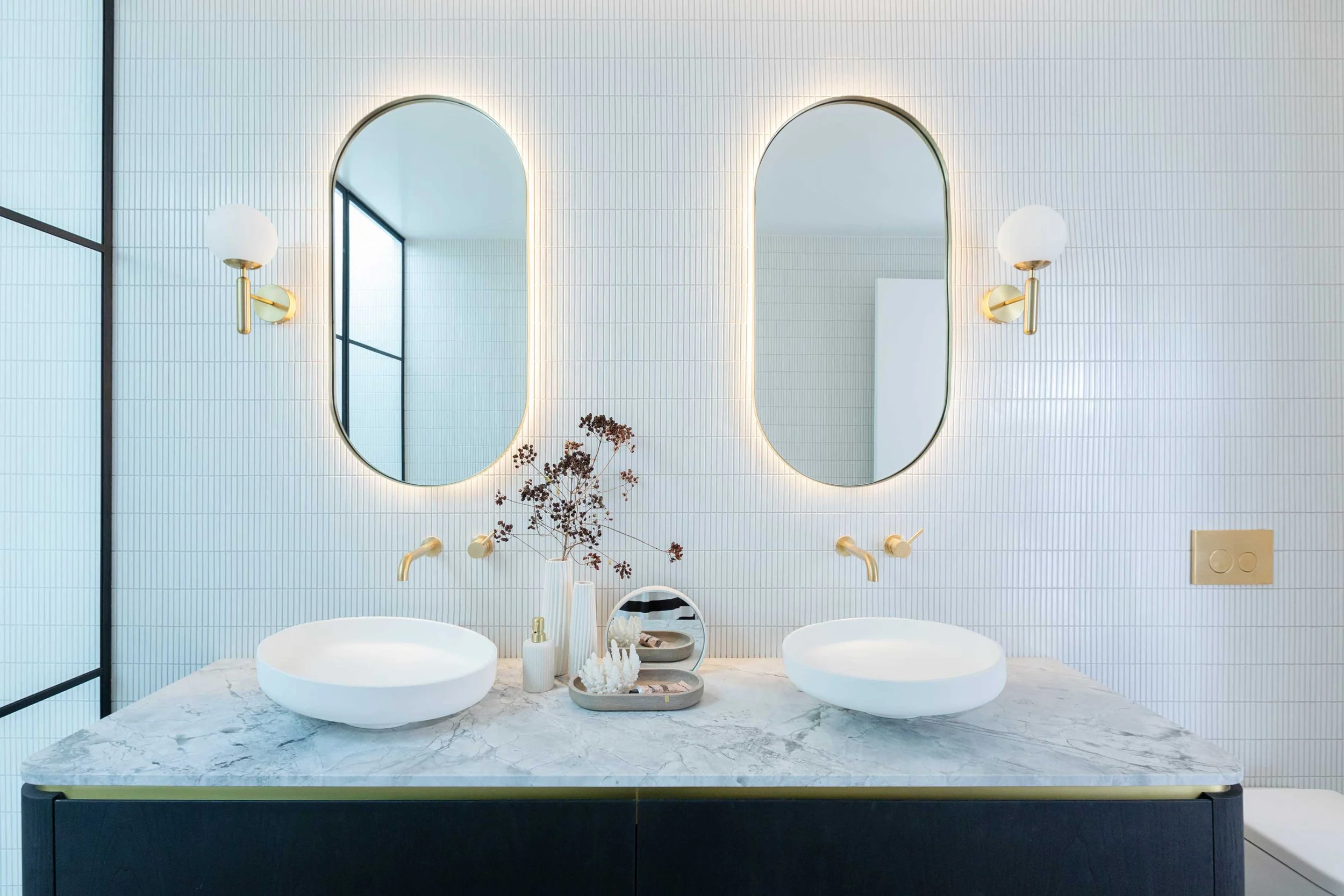 ENSUITE  SUEDE + STONESHOWHOME 2021